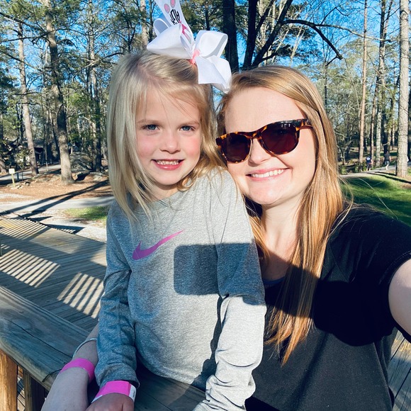 Meet your Posher, Lea - Picture 1 of 1